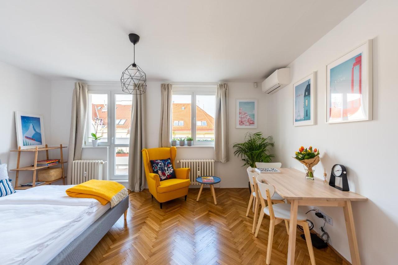 Bright Charming With Terrace, Parking & Airco. Praag